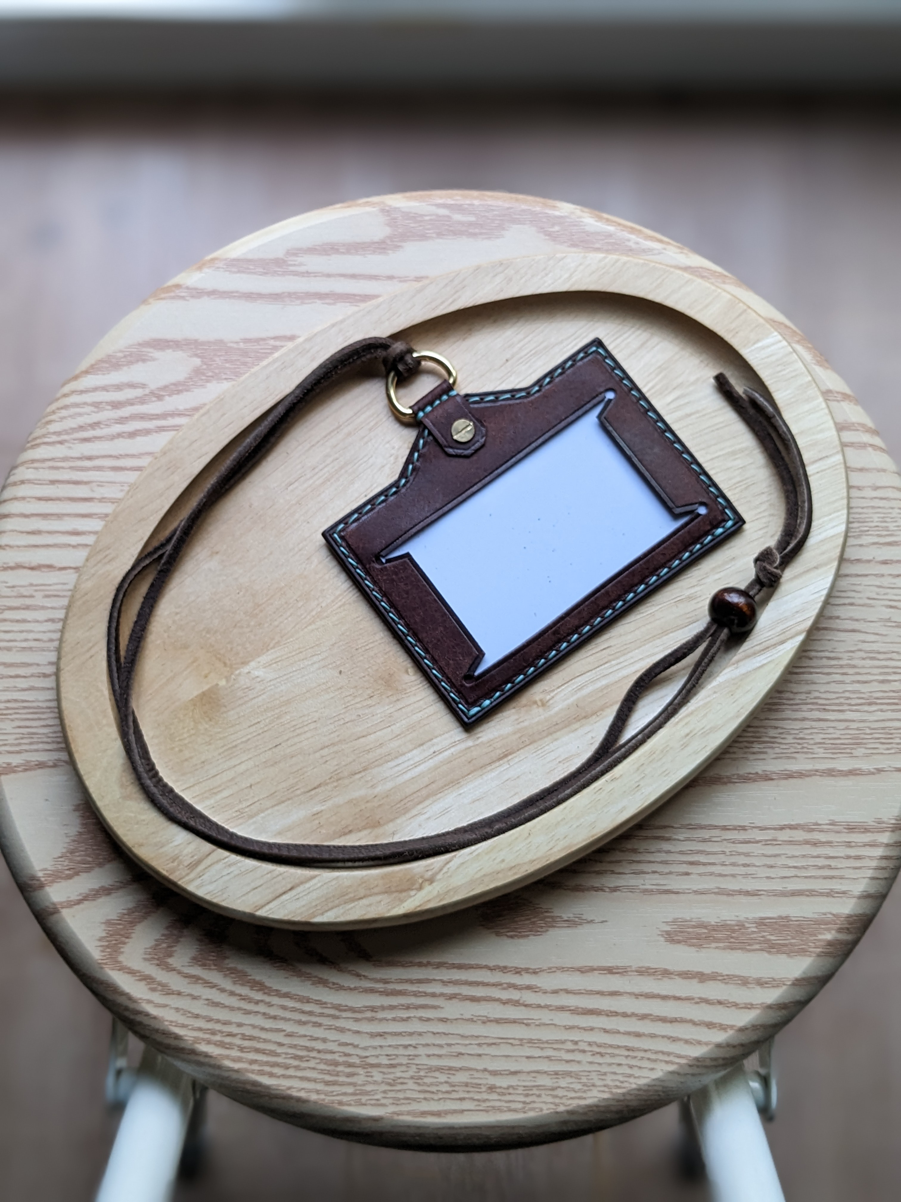 本革　レザー　パスケース　ブラウン