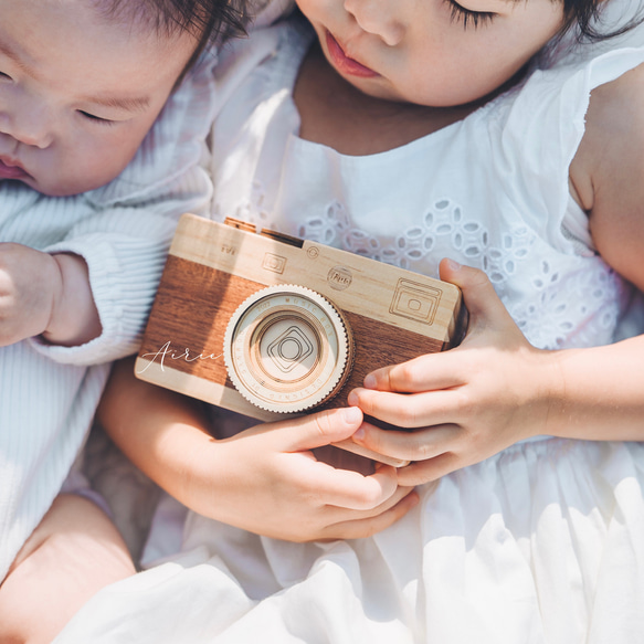 T022 【 Wooden Camera 】 オルゴール付き 木製カメラ 誕生日プレゼント 収納巾着付き　 1枚目の画像