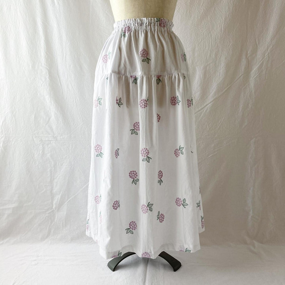 レディのためのティアードスカート：85cm（紫陽花刺繍：オフホワイト×ピンク） 5枚目の画像