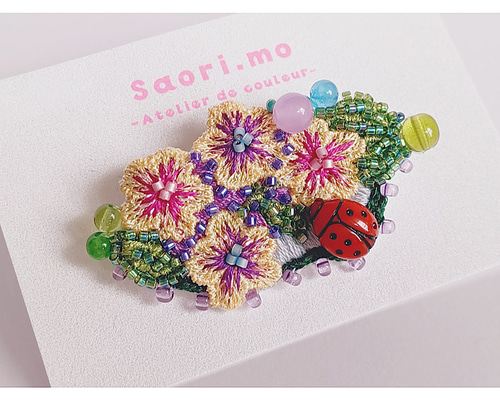 ミモザ ビーズ 刺繍 ブローチ ハンドメイドアクセサリー ビーズ刺繍のブローチ☆ミモザ | iichi 日々の暮らしを心地よく