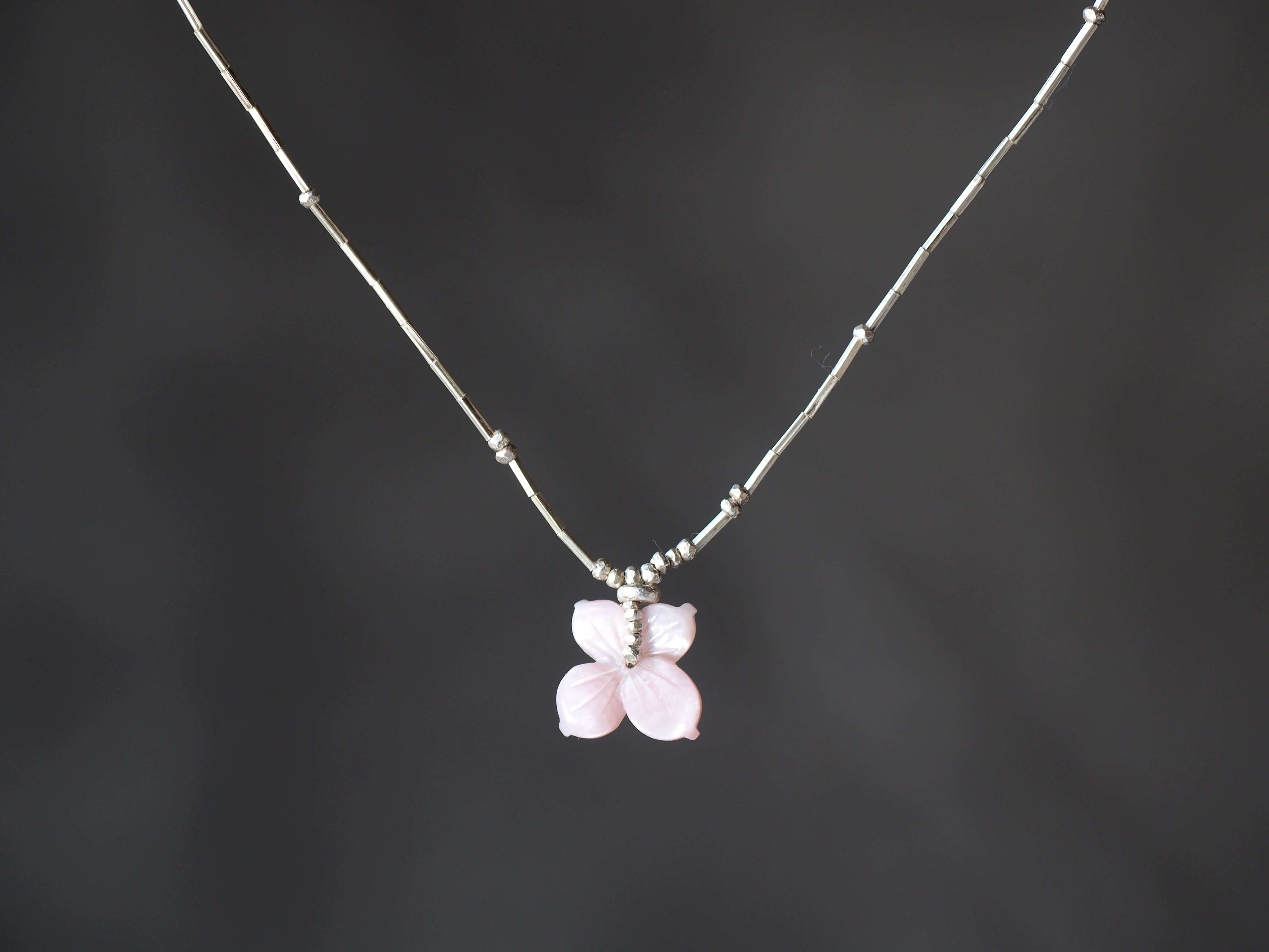 -Flower_cut shell- silver pendant