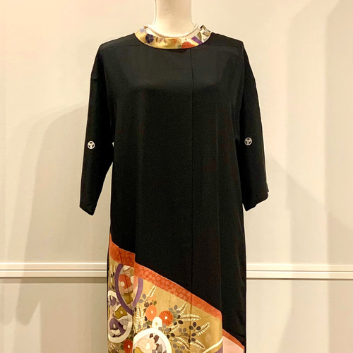 着物リメイク黒留袖ロングワンピース 作家物上品なゴールド