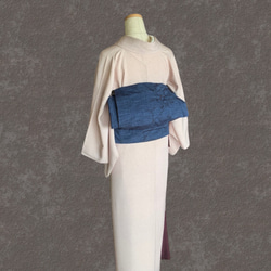 結城紬お召草花藍色と焦茶の紬でお作りしました大人の兵児帯・袋帯です．袋帯用軽い帯芯を使用しております． 2枚目の画像
