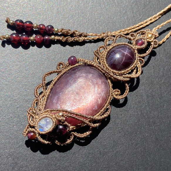 レピドライトと4種類の天然石のマクラメネックレス