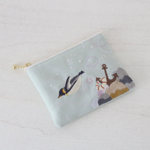 海を泳ぐペンギン 刺繍ポーチ ［受注制作］ ポーチ Chalet de Pon 通販
