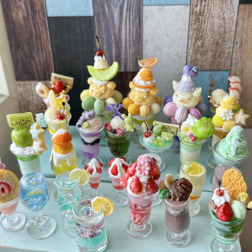 王族イチゴパフェ ミニチュアスイーツ ハンドメイド フェイクフード