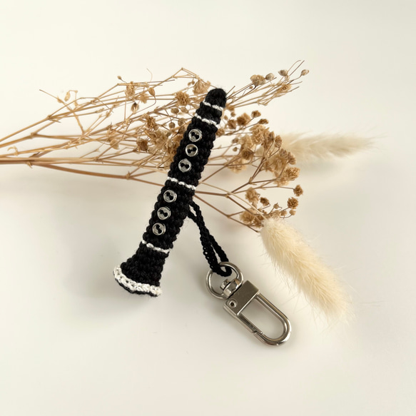 【2776】クラリネット アナベルやカラミンサ入りのホワイトオーバルキーホルダー 2776】クラリネット アナベルやカラミンサ入りのホワイト