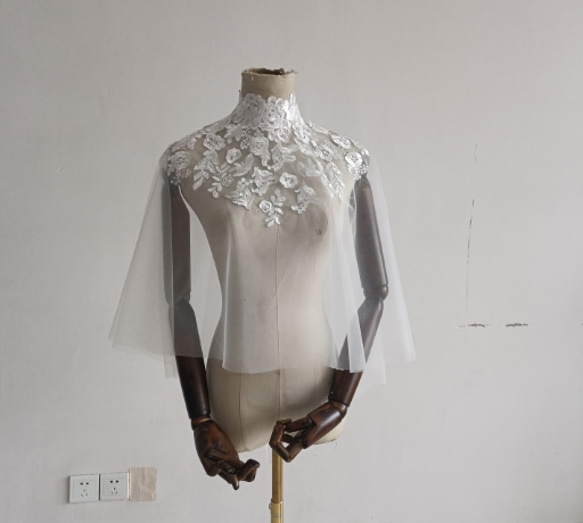 ウエディングドレスで肩を出さないドレスにアレンジ ボレロ 総レース ケープ ショール ブライダハイネック  ハンドメイド 1枚目の画像