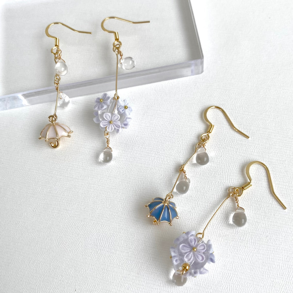 手染め　傘と雨に濡れる花　(blue)、(white) 雨粒　梅雨　つまみ細工　ピアス/イヤリング 14枚目の画像