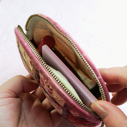 ハンドメイド　気まぐれポーチ　パッチワーク　ピンク　花 ハンドメイド 気まぐれポーチ パッチワーク ピンク 花 ハンドメイド