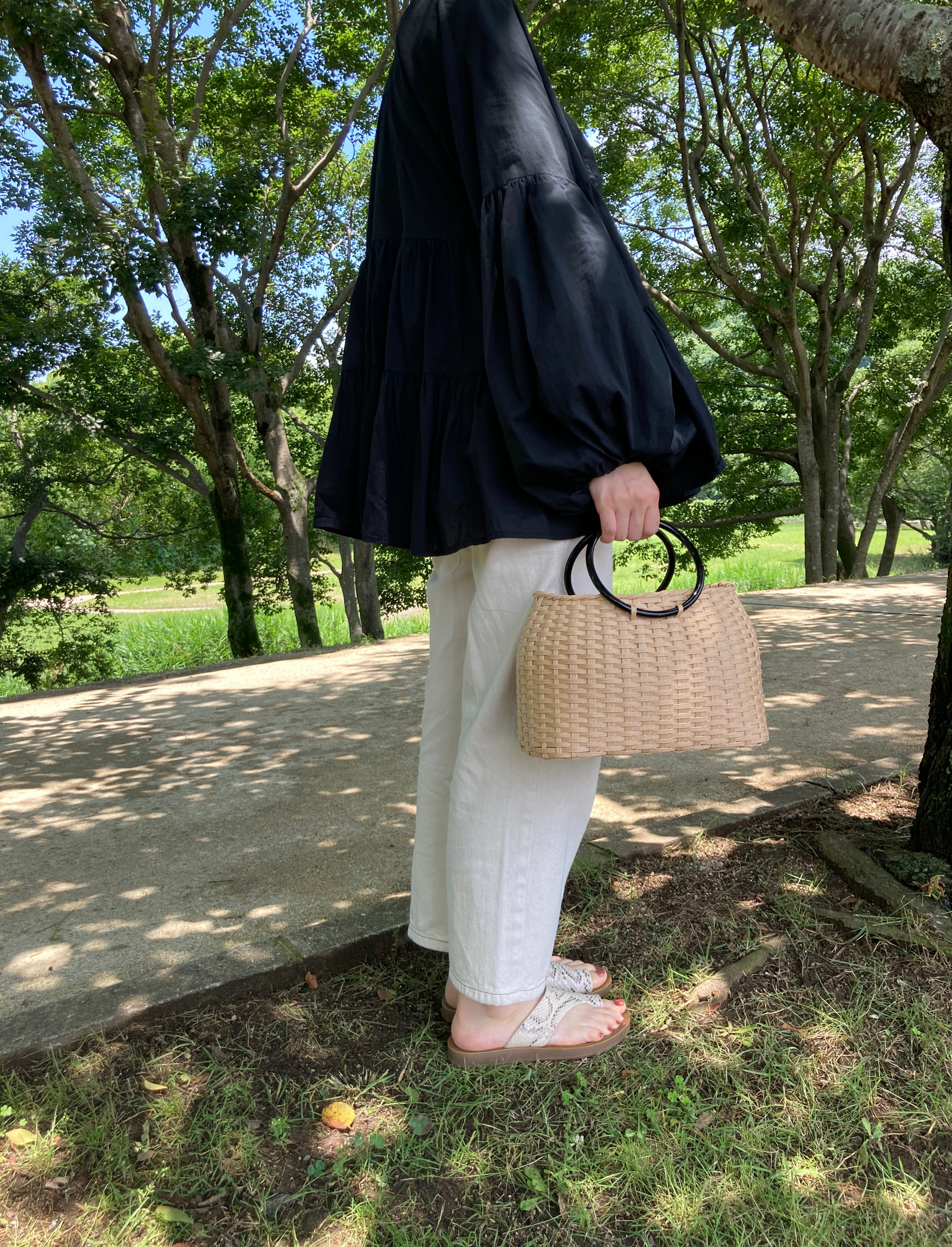 □　画家本人出品 BU-ZONE 2022 8.14.ｂ　□ □ 画家本人出品 BU-ZONE 2022 8.14.b □ 紙、段ボール