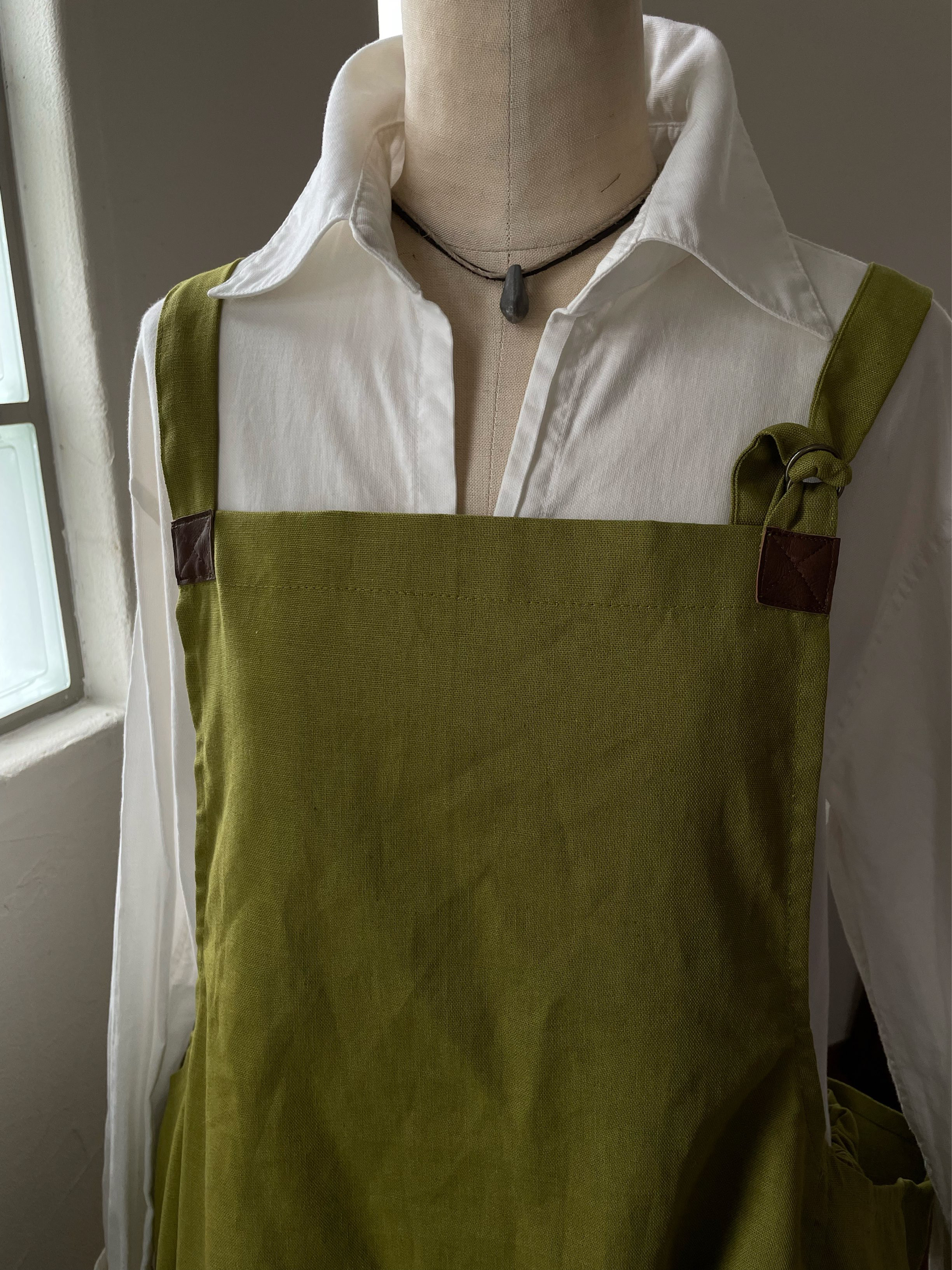 L　★綿85/麻15 抹茶　エプロン　エプロンワンピース　キャンバス　仕事　キッチン　カフェ