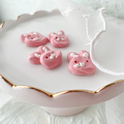 cf-9）ストロベリーうさぎ／ホイップ/2pcs デコパーツ breeze 通販