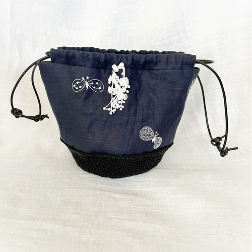 ミナペルホネン choucho dark navy 編み編み丸底 夏祭りにも 革 ミナペルホネン choucho dark navy 編み編み丸底 夏祭りにも 革