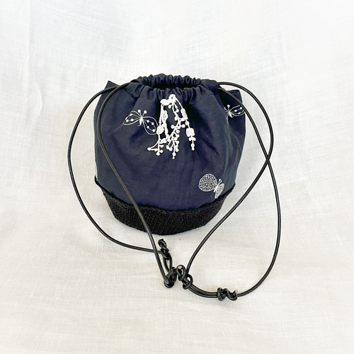 ミナペルホネン choucho dark navy 編み編み丸底 夏祭りにも 革 ミナペルホネン choucho dark navy 編み編み丸底 夏祭りにも 革