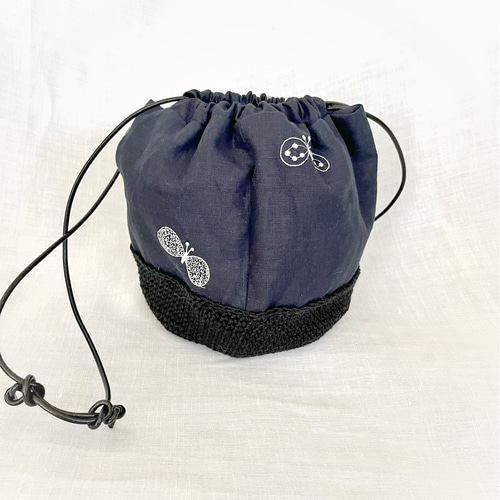 ミナペルホネン choucho dark navy 編み編み丸底 夏祭りにも 革 ミナペルホネン choucho dark navy 編み編み丸底 夏祭りにも 革