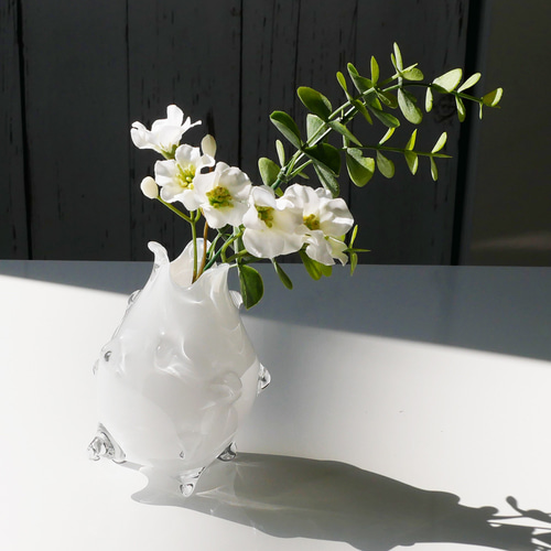 ちくちく一輪挿し【白】花を入れても入れなくてもかわいいガラスの花