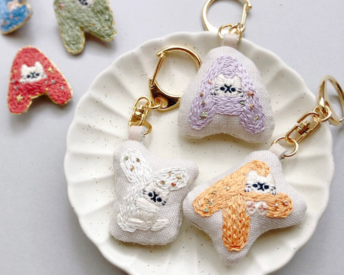 ア*リ様 ハンドメイド　刺繍キーホルダー　ポケットから猫 ア*リ様 ハンドメイド 刺繍キーホルダー ポケットから猫