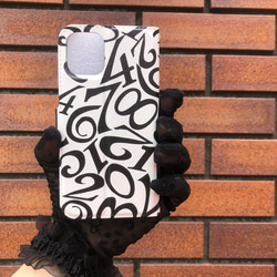 スワロフスキー　ハイクオリティー iPhoneケース　ブラック数字　ベルトあり 5枚目の画像
