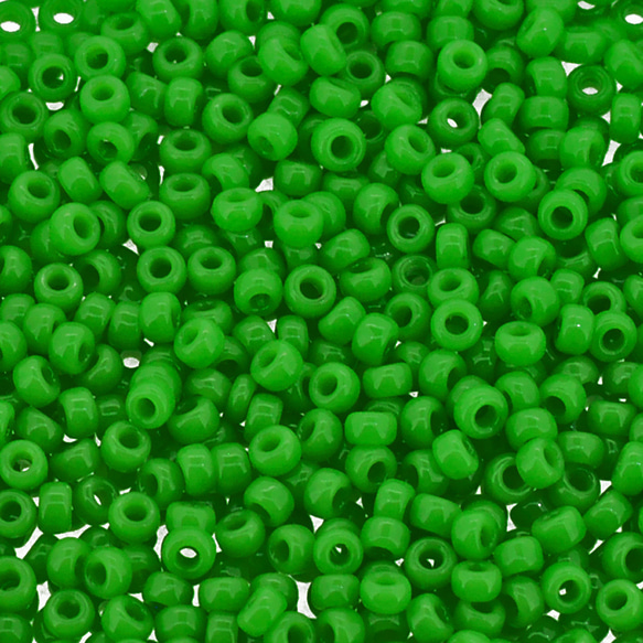 特小ビーズ オパークグリーン 透けていない黄緑色 1枚目の画像