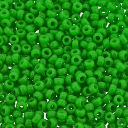 特小ビーズ オパークグリーン 透けていない黄緑色 2枚目の画像