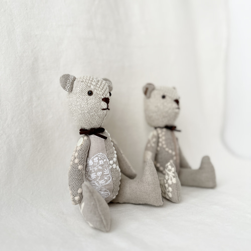 くまのぬいぐるみ ミナペルホネンを使用して ぬいぐるみ