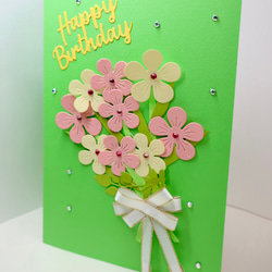 グリーン、ピンク、イエローのかわいいデザインカラーの立体的な手作りバースデーカードです。デザインは花束と鉢植えのデザイン 14枚目の画像