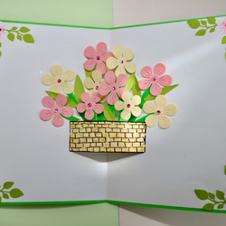 グリーン、ピンク、イエローのかわいいデザインカラーの立体的な手作りバースデーカードです。デザインは花束と鉢植えのデザイン 8枚目の画像