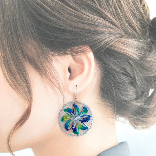 色が楽しいニャンドゥティのピアス/イヤリング ブルーグリーン 糸の