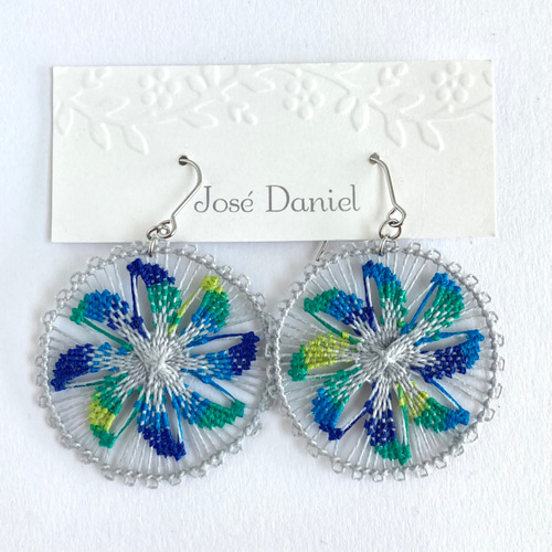 色が楽しいニャンドゥティのピアス/イヤリング ブルーグリーン 糸の