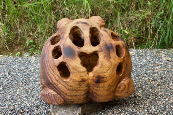 モクメフクラガエル　チェーンソーアート彫刻作品　蛙　木彫り 9枚目の画像