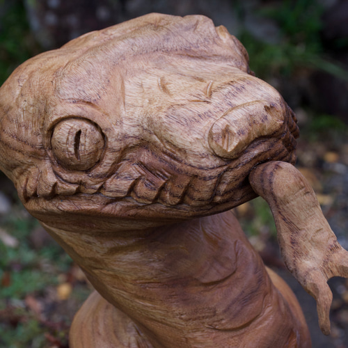 ベーレンパイソン チェーンソーアート彫刻作品 蛇 木彫り 彫刻