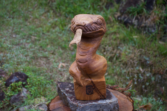 ベーレンパイソン　チェーンソーアート彫刻作品　蛇　木彫り 2枚目の画像