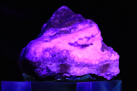 78g『レア』 蛍光 ロータスピンク 天然 アラゴナイト 原石 鉱物 標本｜アフガニスタン ヘルマンド州 産 10枚目の画像