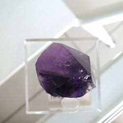 [式神包括]烏拉圭紫水晶原石[TEJb]底座，包括礦物固定黏土 第7張的照片