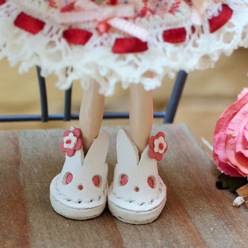 ☆プチブライス 靴 うさぎスリッポン お花 白 ホワイト☆ ミニチュア