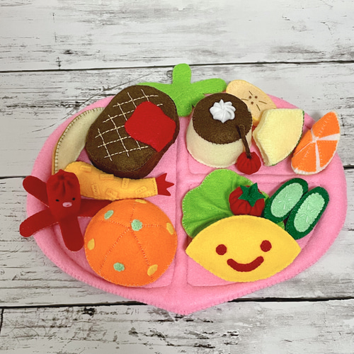 フェルトで作ったいちごのお子様ランチプレート おもちゃ・人形 jam