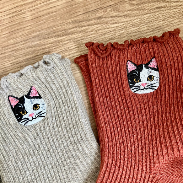 ３色セット_毛並みまで感じるリアル猫さん刺繍の靴下 ✩.*˚ぶち猫 ニャアちゃん✩.*˚ 4枚目の画像