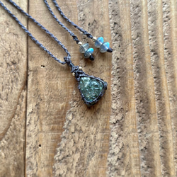 カンテラオパールとペリドットのマクラメネックレス ネックレス