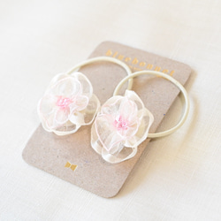 花桜 ホワイト | mini ヘアゴム 2個セット オーガンジーリボン 1枚目の画像