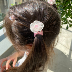 花桜 ホワイト | mini ヘアゴム 2個セット オーガンジーリボン 4枚目の画像