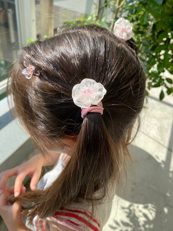 花桜 ホワイト | mini ヘアゴム 2個セット オーガンジーリボン 4枚目の画像