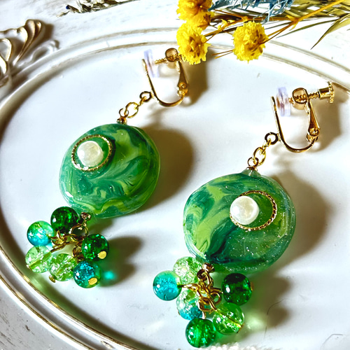 aykregolith レジンアクセサリー イヤリング 抹茶 𝐚𝐲𝐤✴︎𝐫𝐞𝐠𝐨𝐥𝐢𝐭𝐡◇ハンドメイドアクセサリー | Milk