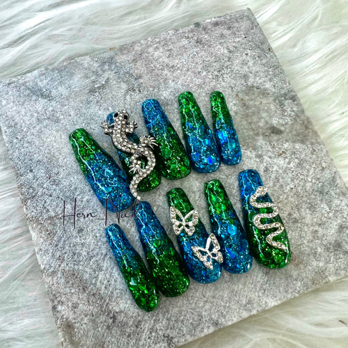 チップ種類、カラー変更可能》ブルーグリーングラデミニトカゲ