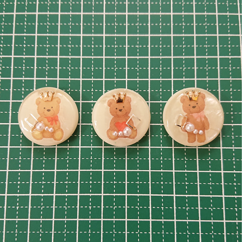 在庫処分価格】くまちゃんティアラ☆6個 k42 クマ/ボタン/カボション 