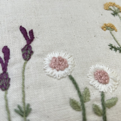 お花刺繍のポーチ 3枚目の画像