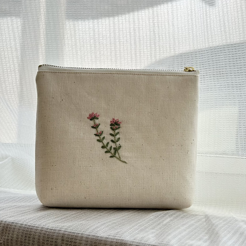 お花刺繍のポーチ ポーチ momo 通販 16016620|Creema(クリーマ) お花刺繍のポーチ ポーチ momo 通販 16016620|Creema(クリーマ)
