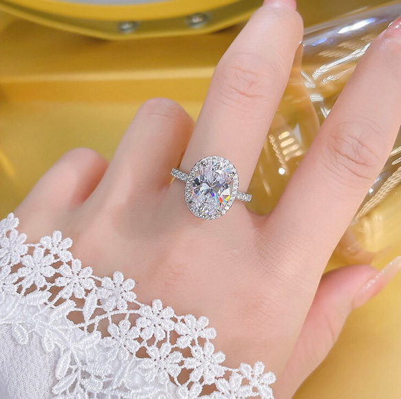 6カラット オーバル 高炭素ダイヤモンド キラキラ ゴージャス ヘイローリング シンプル ホワイト 白 婚約指輪 3枚目の画像
