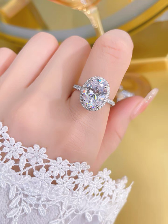 6カラット オーバル 高炭素ダイヤモンド キラキラ ゴージャス ヘイローリング シンプル ホワイト 白 婚約指輪 2枚目の画像
