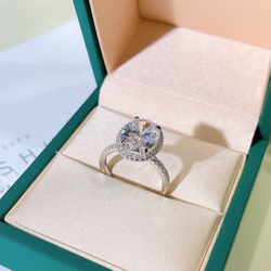 6カラット オーバル 高炭素ダイヤモンド キラキラ ゴージャス ヘイローリング シンプル ホワイト 白 婚約指輪 6枚目の画像